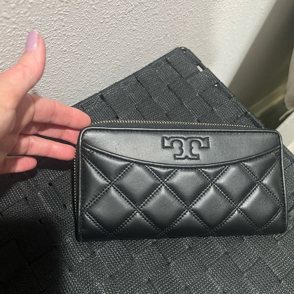 Savannah Continental Zip Black Quilted Wallet NWT.